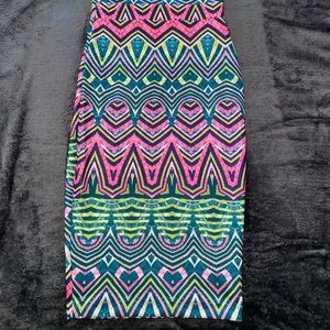 Multicolored knee langth body con dress.
